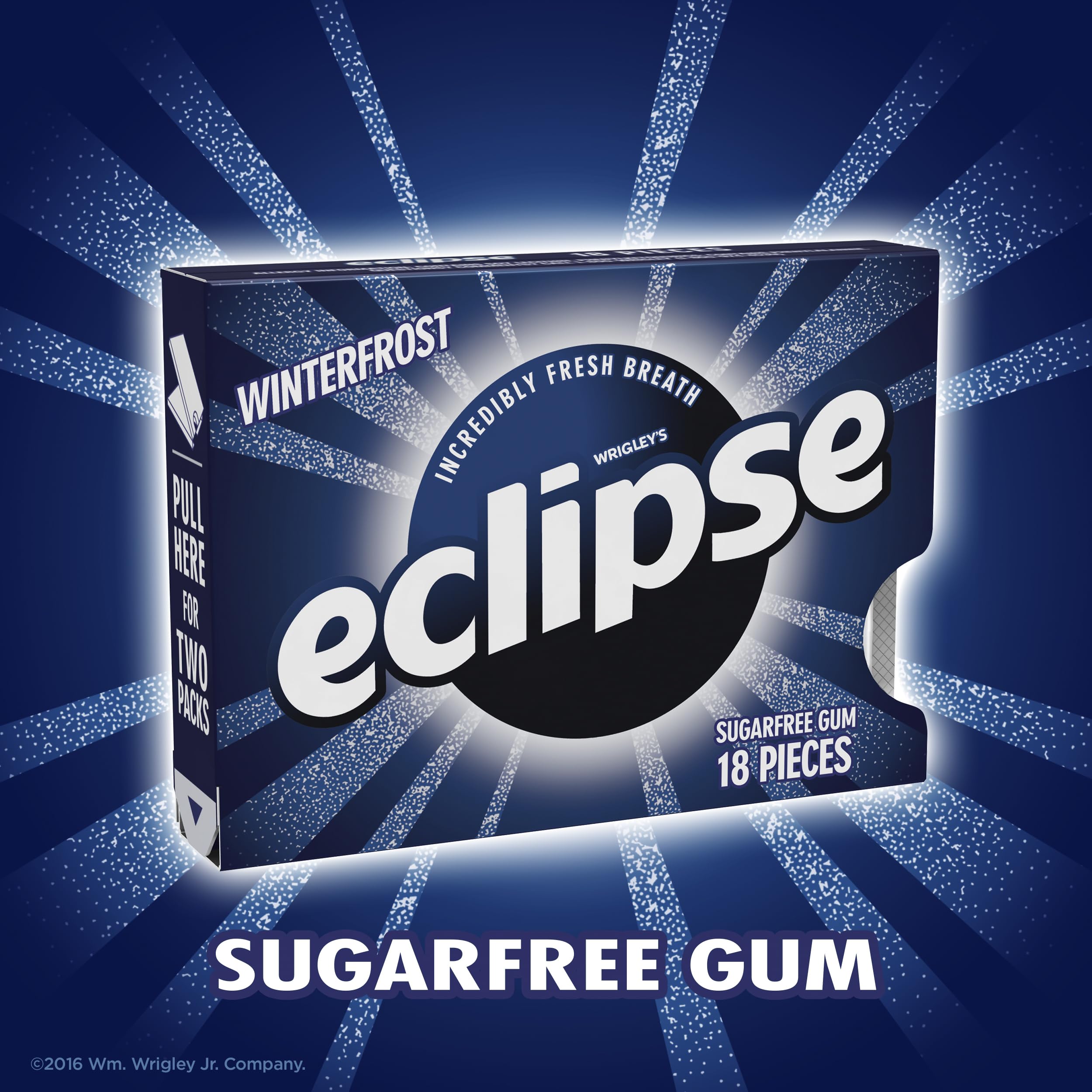 eclipse chicle en uso por mujer en coche para aliento instantáneo