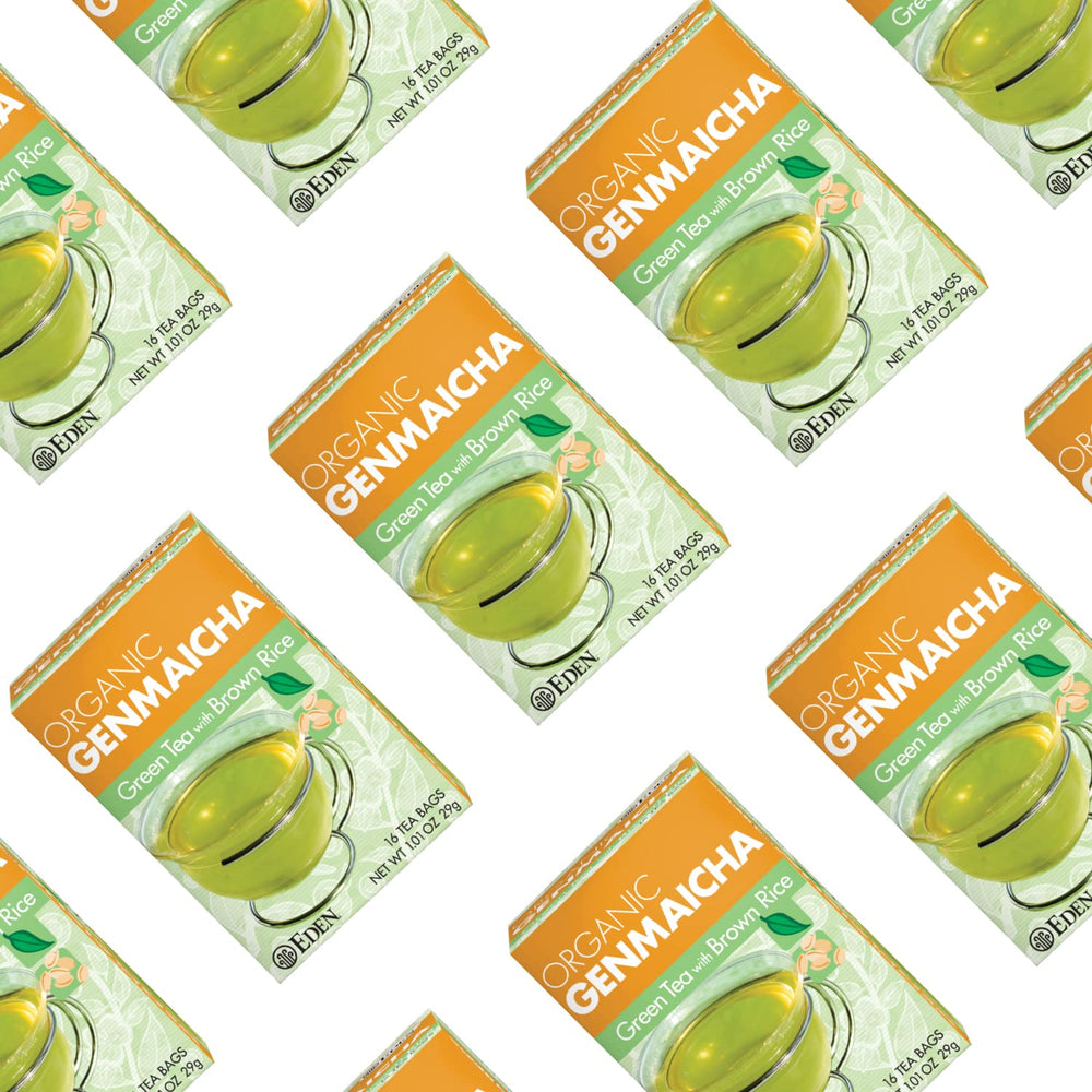 Eden Genmaicha bolsita junto a moneda para escala, tamaño práctico