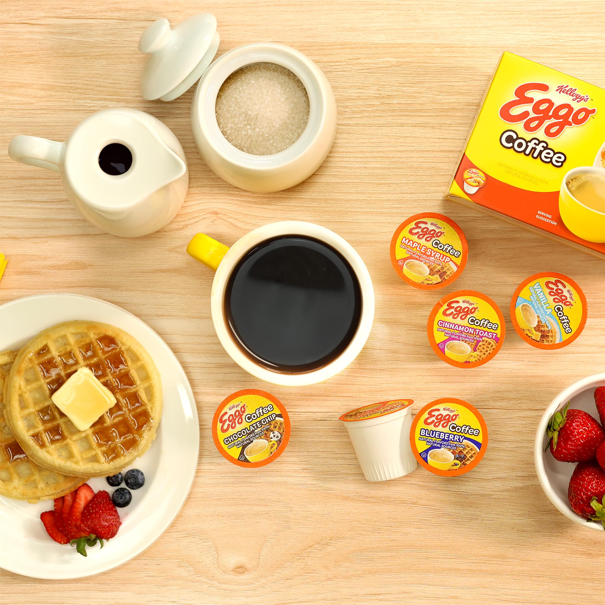 Eggo escena de desayuno con cápsula y vaso, transmitiendo confort matutino