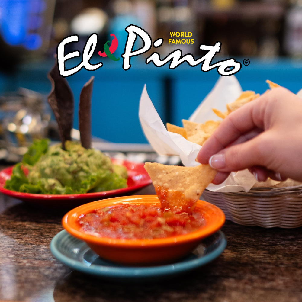 El Pinto salsa sobre tacos demostrando cómo realza sabores en platillos