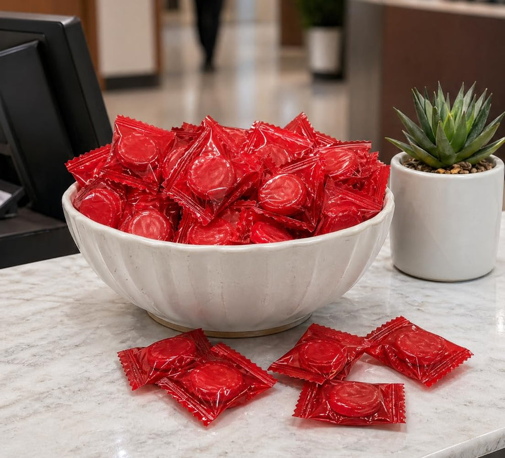 EMPORIUM CANDY comparación de tamaño con mano para idea de escala