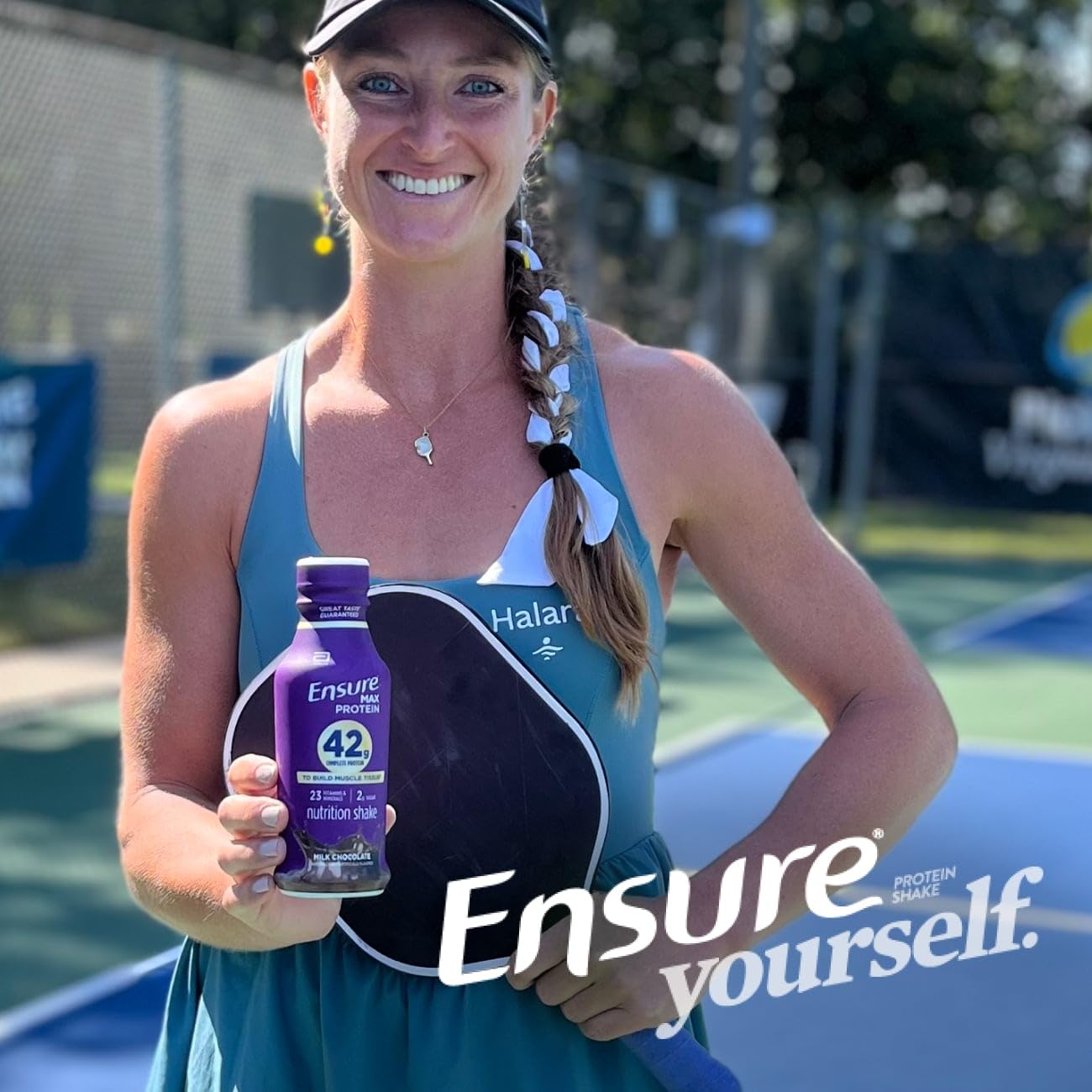 Escena lifestyle en gimnasio con Ensure para recuperación rápida tras ejercicio