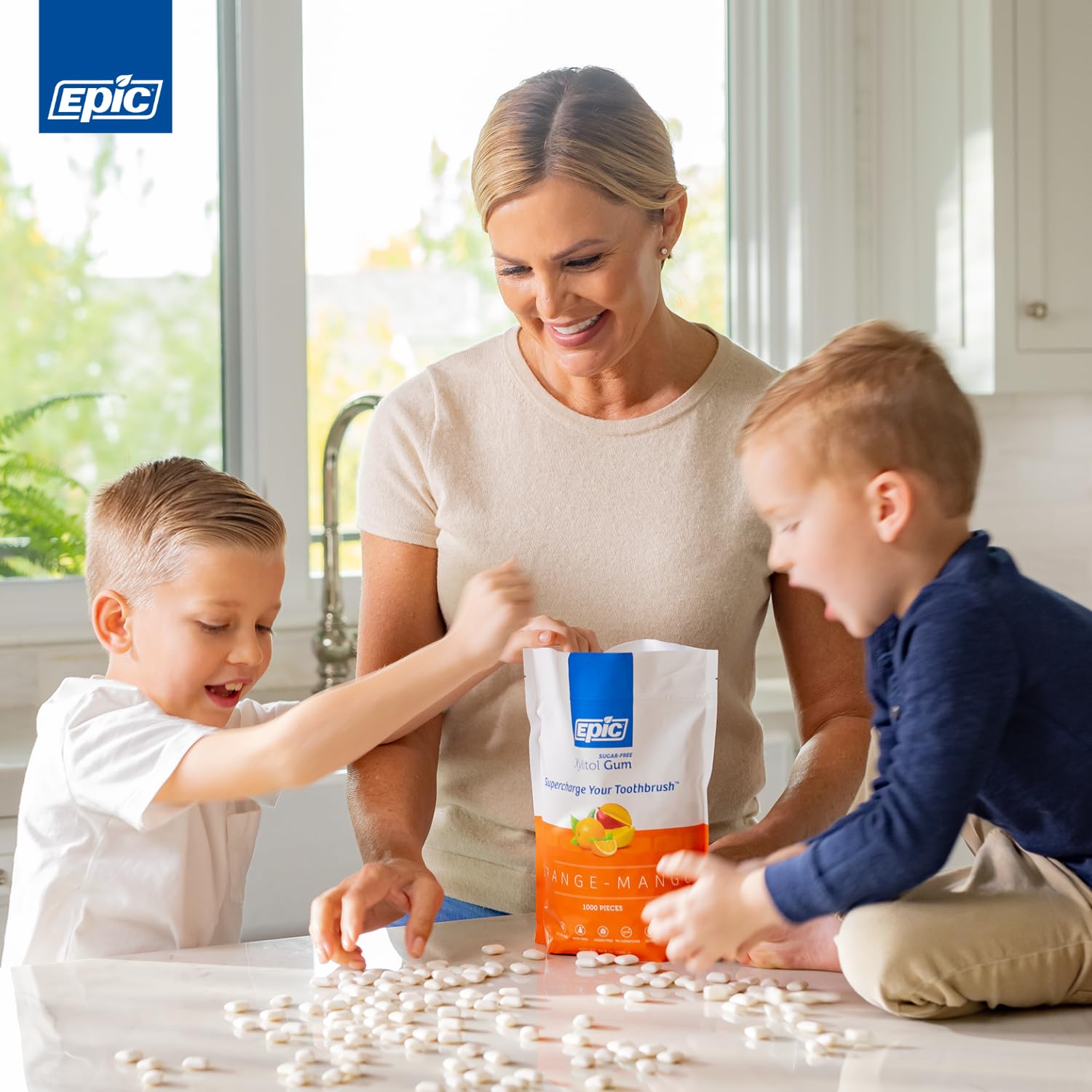 Epic chicle tarro abierto con chicles expuestos facilidad de acceso