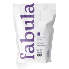 Fabula primer plano del café molido destacando textura y aroma natural