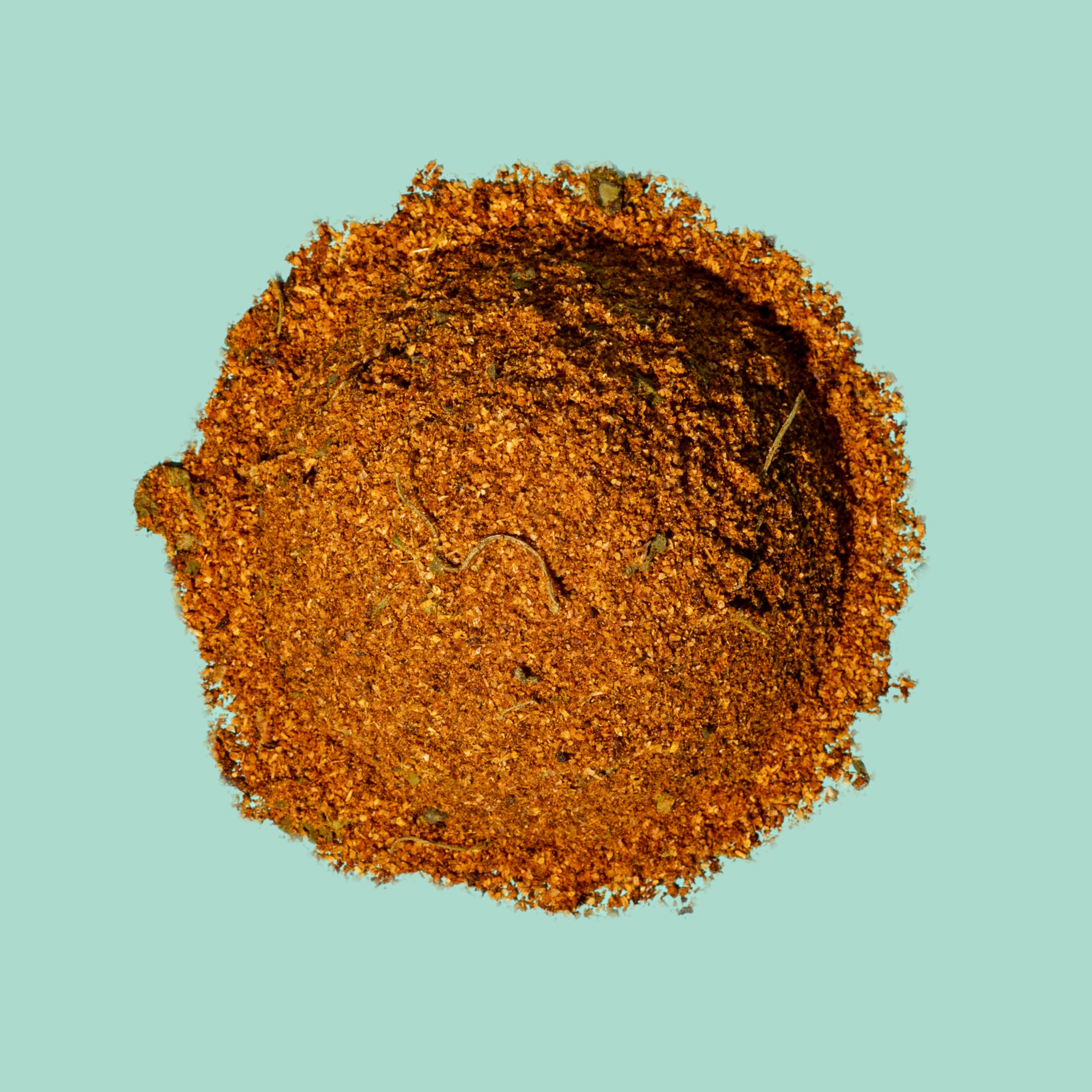 FADWA MASALA frasco junto a utensilios para mostrar tamaño y porción