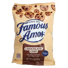 THE HAMPTON CANDY COMPANY paquete Famous Amos en mano para merienda rápida y cómoda