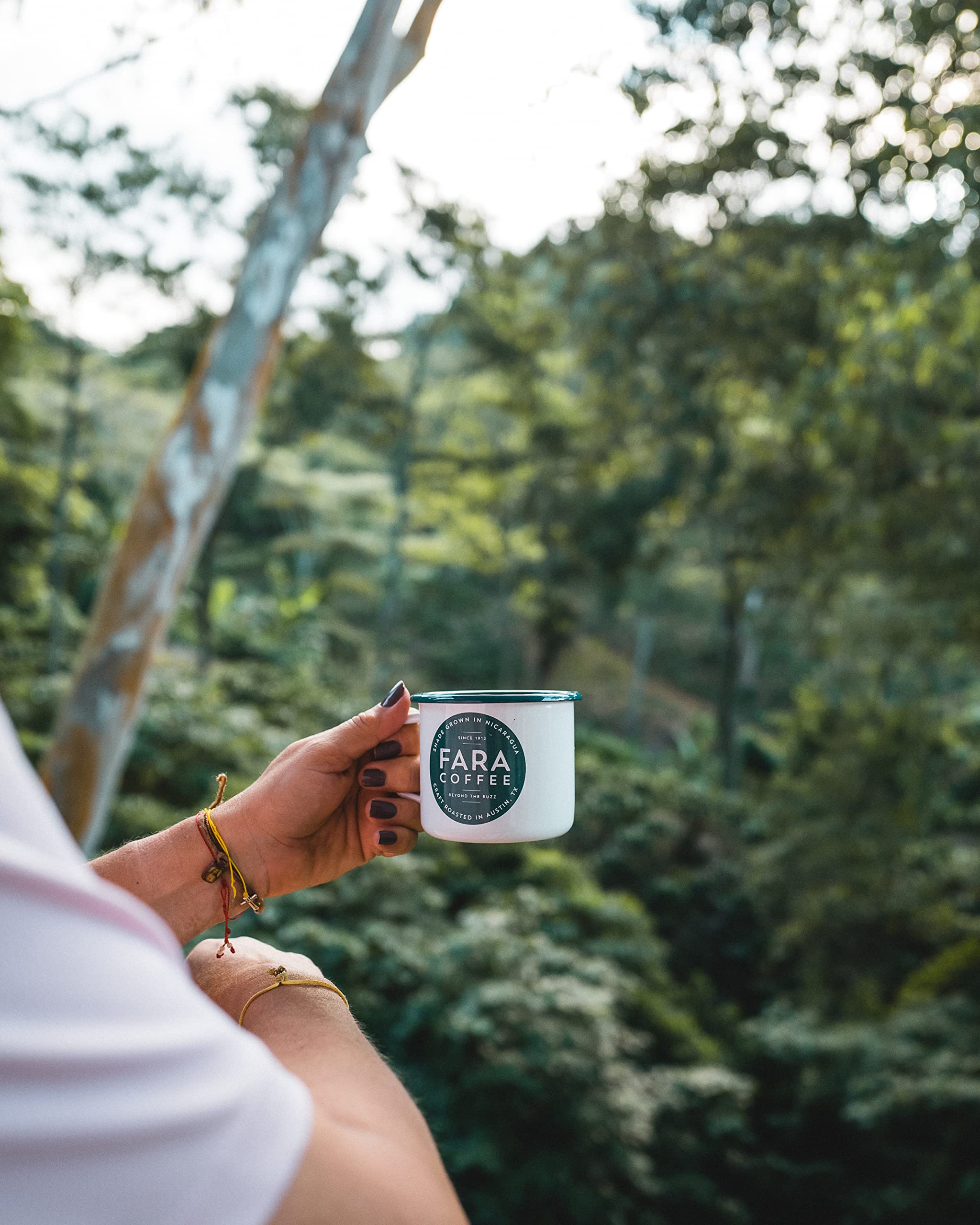 Fara Coffee etiqueta Rainforest Alliance en el empaque destacando sostenibilidad