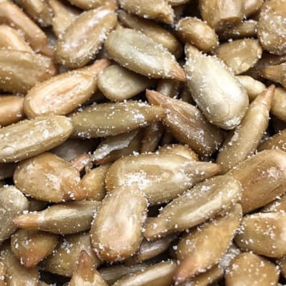 Farm Fresh Nuts mano comparando tamaño para referencia de porción práctica