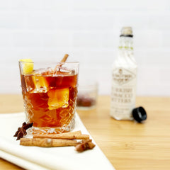 Cocktail servido con unas gotas de Fee Brothers Aztec Chocolate, aporta aroma y equilibrio al trago