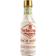 Fee Brothers botella junto a un cóctel servido mostrando cómo realza aroma