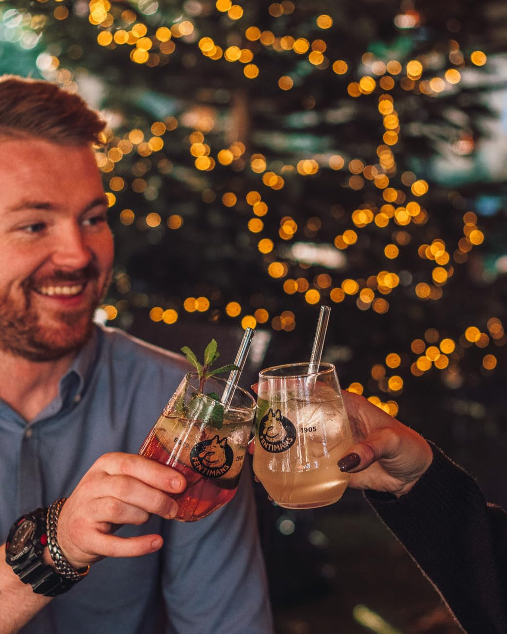 Fentimans bebida en picnic que sugiere consumo social y natural