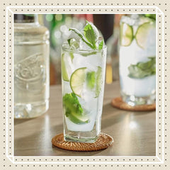 Finest Call jarabe en copa de mojito listo para servir con aspecto fresco