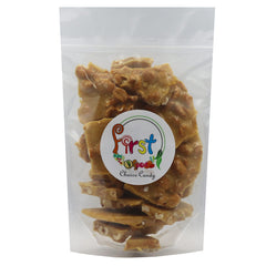FirstChoiceCandy mano sosteniendo porción para mostrar tamaño y compartir