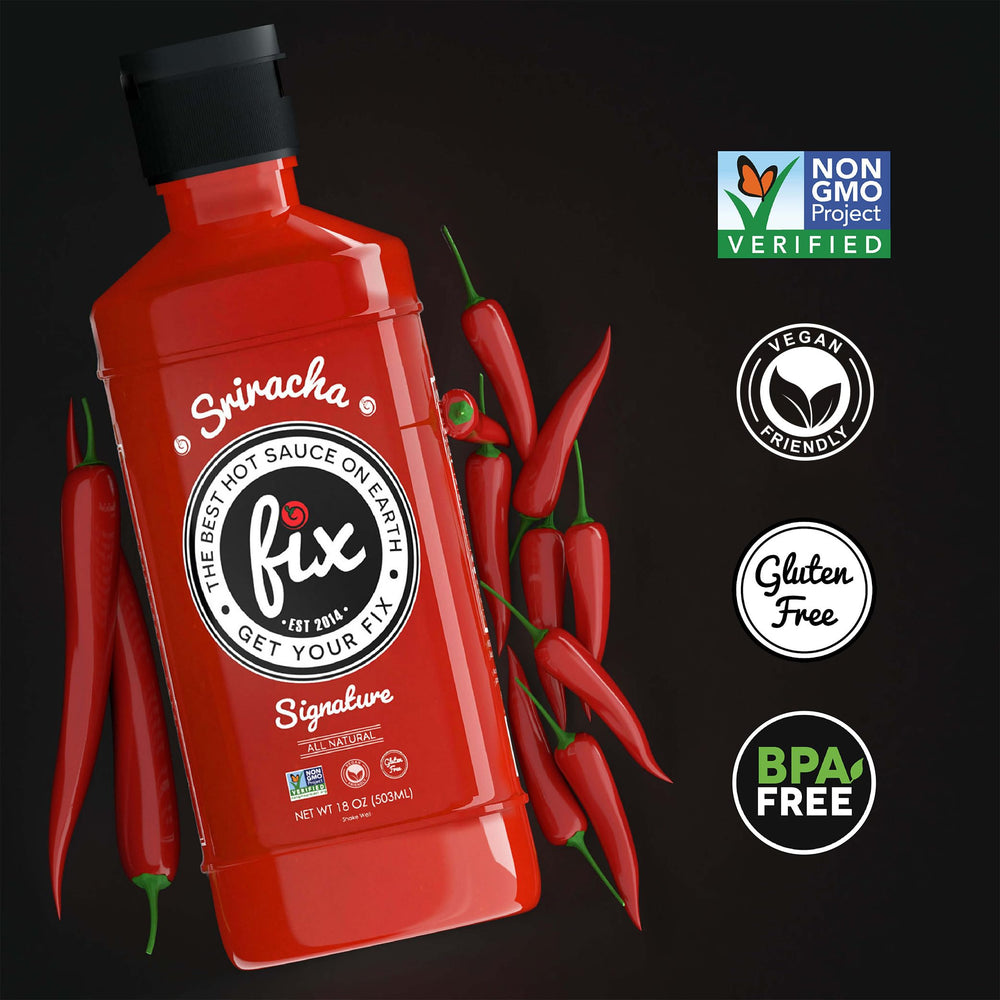 Fix Hot Sauce botella 18 oz junto a una regla para escala práctica