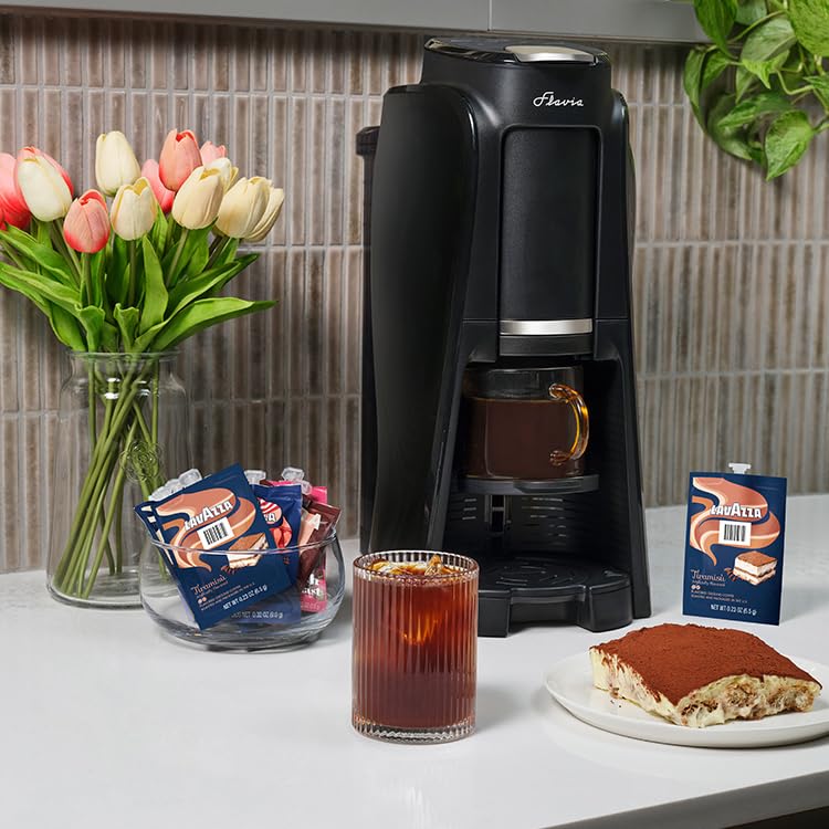 Flavia Lavazza escena de cocina con Freshpacks, ideal para oficinas y hogares