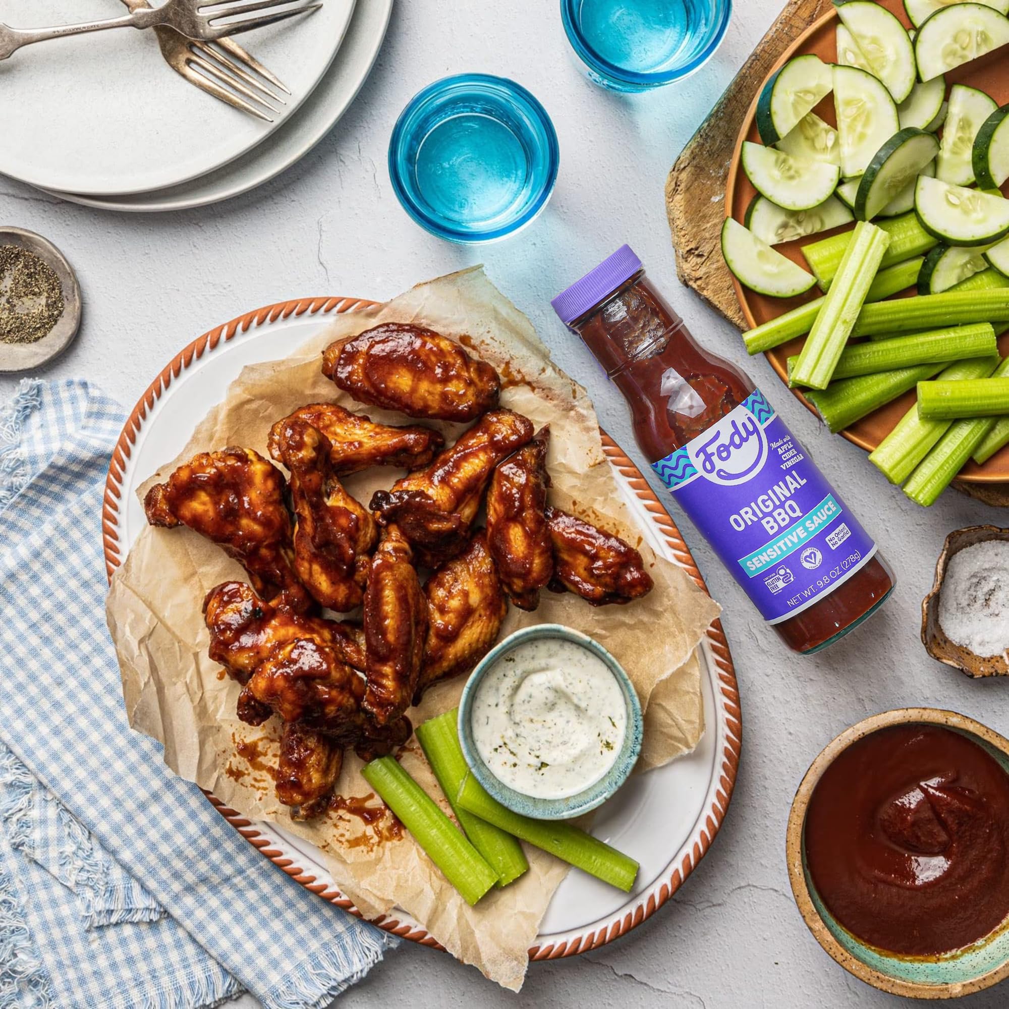 Frasco Fody Original BBQ Sauce junto a una cuchara para comparar tamaño y porción