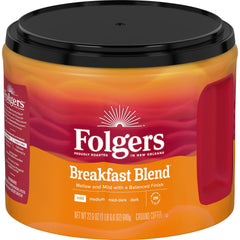 Folgers bote junto a cafetera por goteo demostrando facilidad de preparación