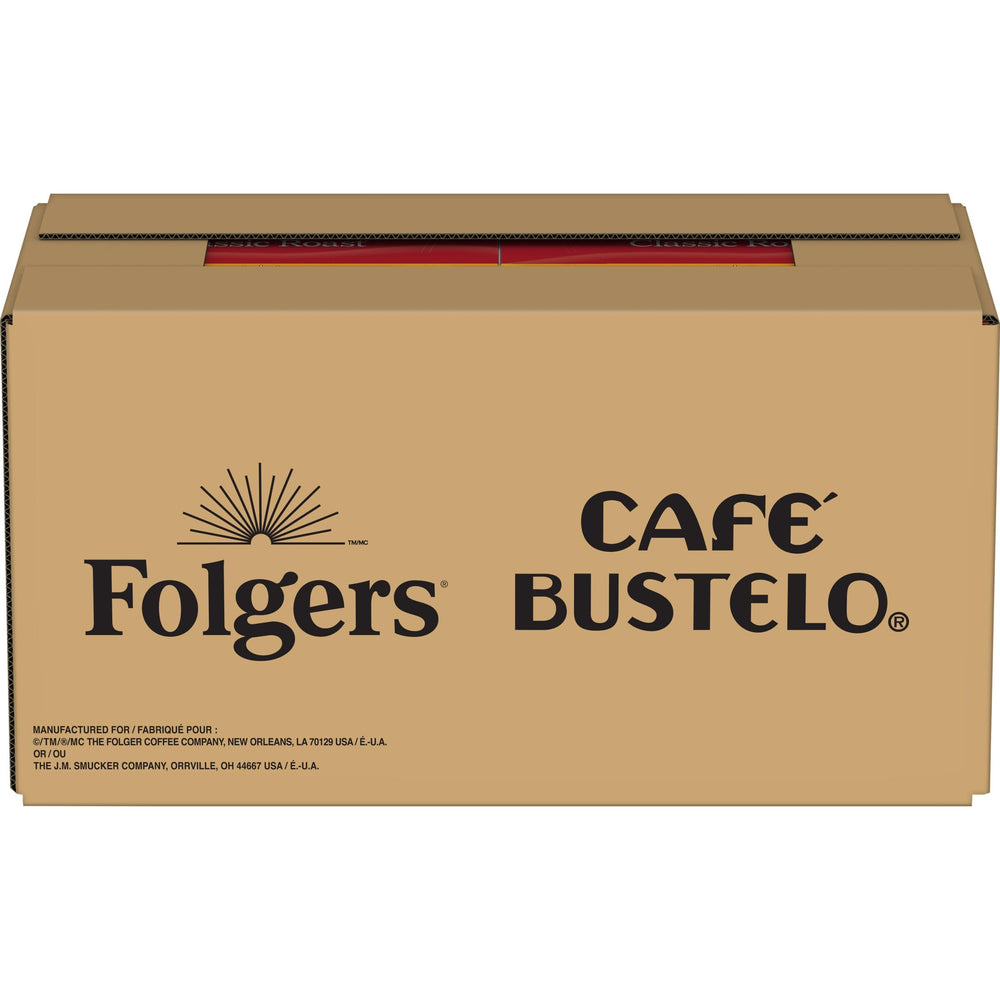 Folgers ambiente de cocina con cápsulas y taza mostrando uso diario práctico