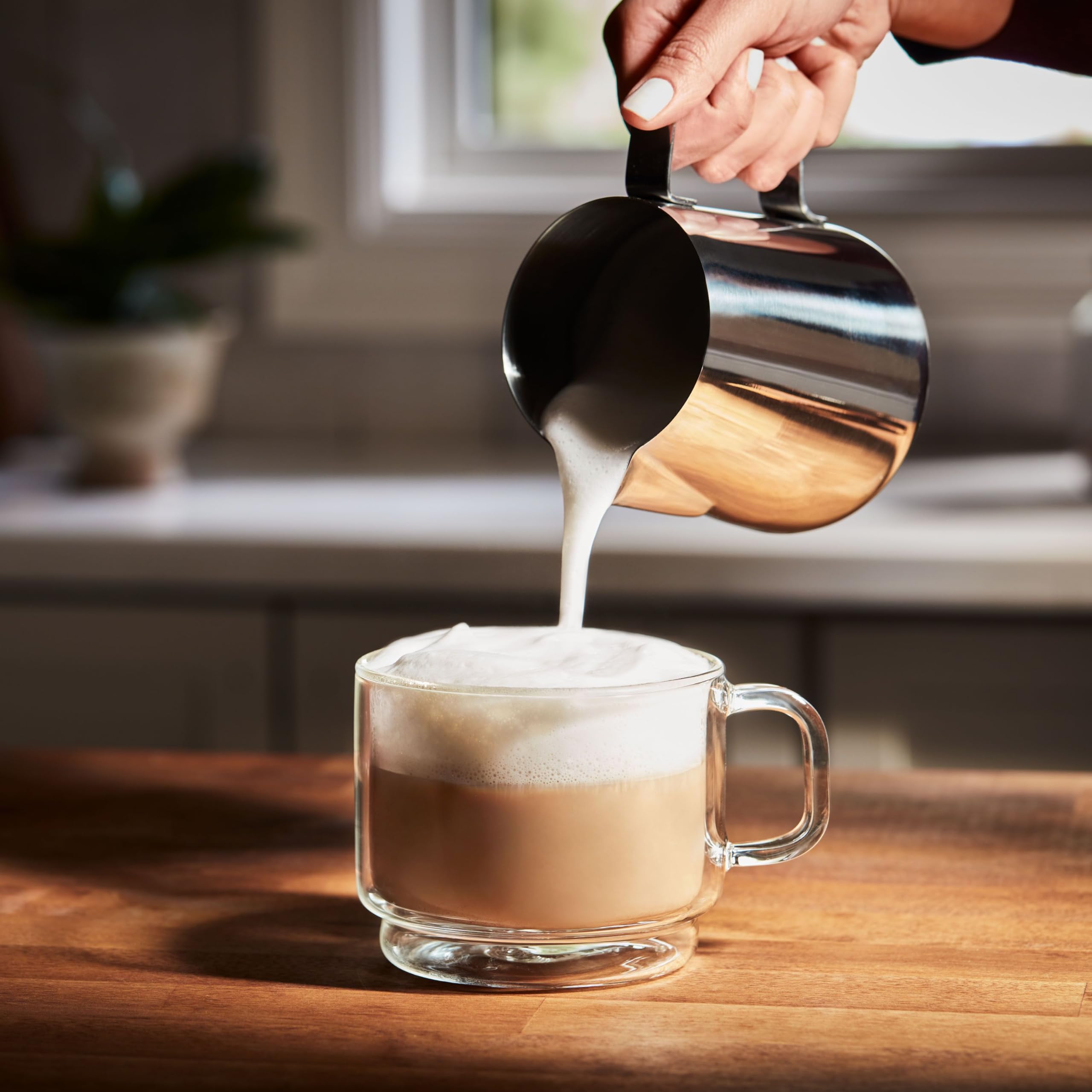 Folgers etiqueta indicando tostado en Nueva Orleans y calidad artesanal