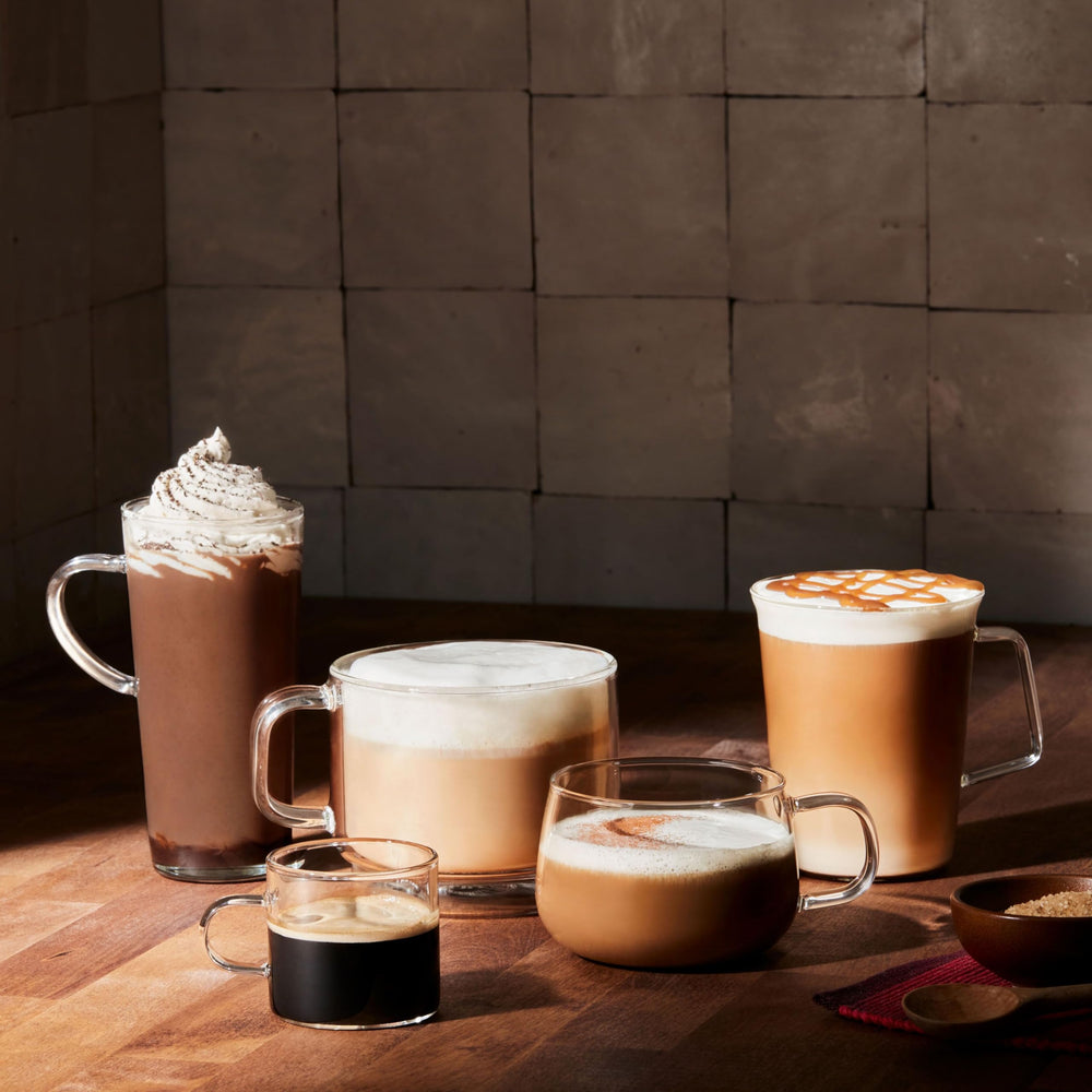 Máquina Keurig extrayendo Folgers Breakfast Blend para una taza constante y rápida