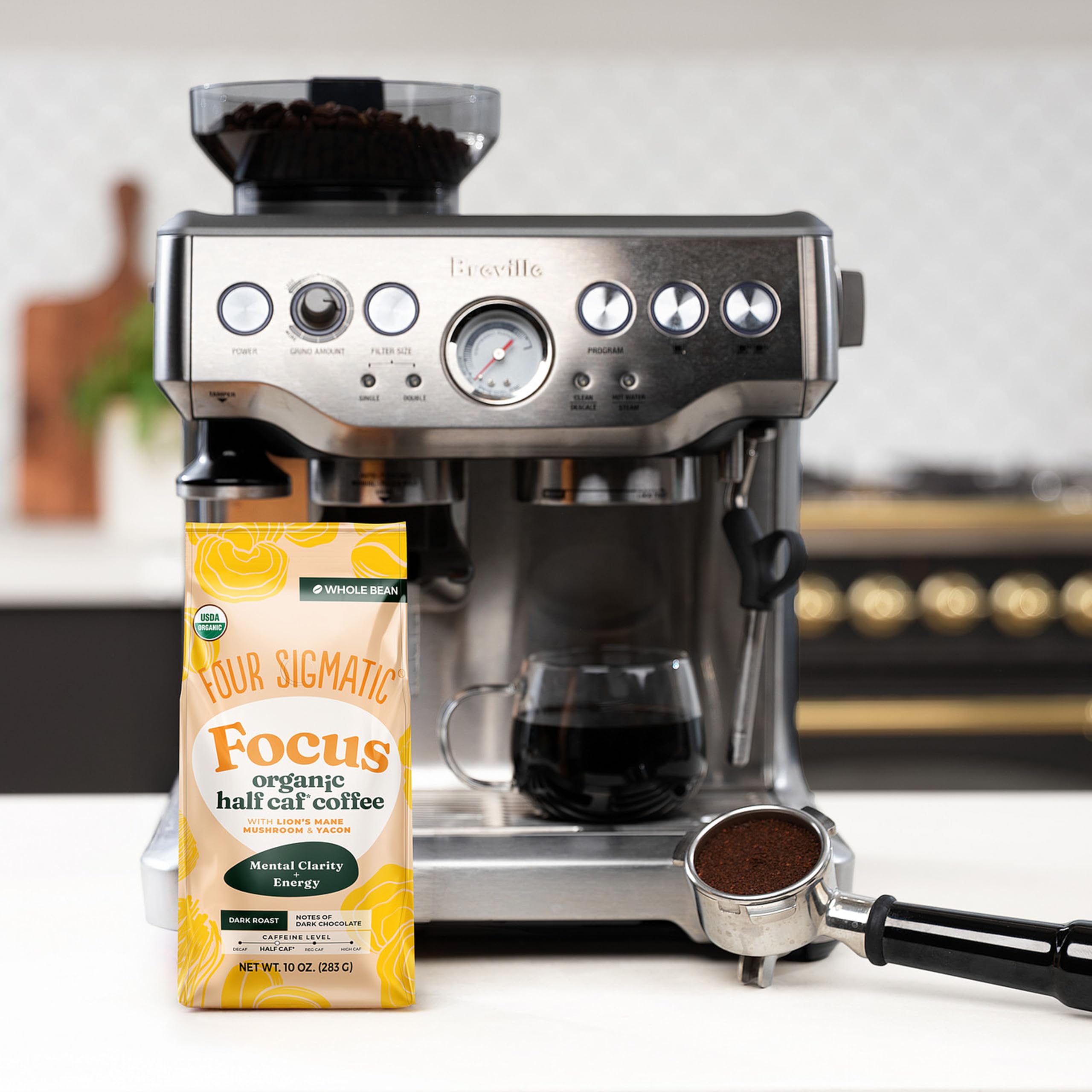 Four Sigmatic taza de espresso preparada mostrando crema y aroma intenso