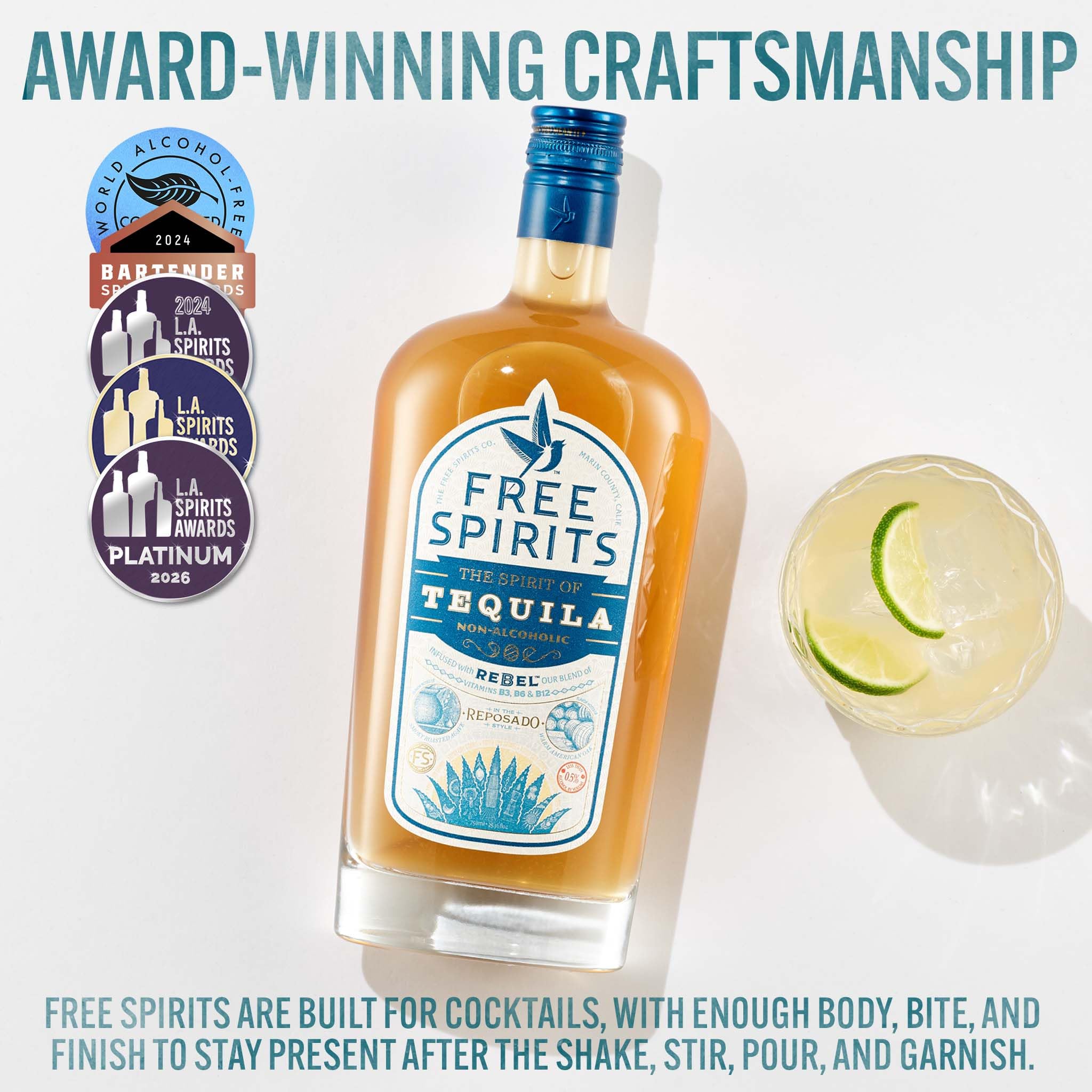 Free Spirits servido sobre hielo en vaso evocando cóctel listo para beber