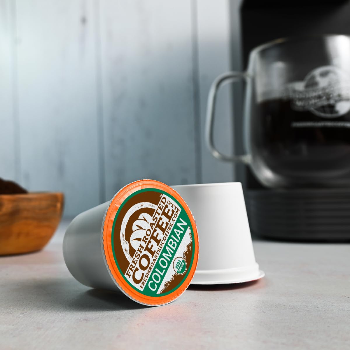 Fresh Roasted Coffee taza lista muestra cuerpo y aspecto del café preparado
