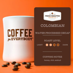 Fresh Roasted Coffee café en taza preparado que destaca sabor equilibrado