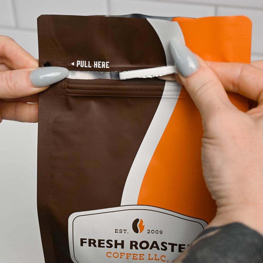 Fresh Roasted Coffee escena de desayuno con café para inspiración cotidiana
