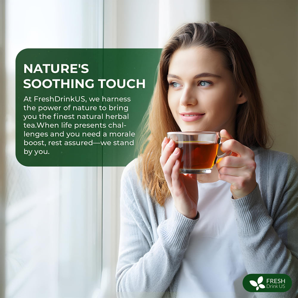 FreshDrinkUS escena en cocina con taza y paquete, ambiente acogedor