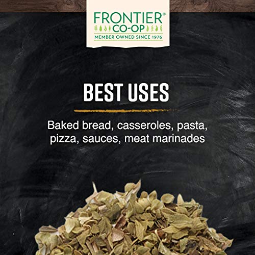 Orégano Frontier Co-op espolvoreado sobre pizza lista, realza aroma y sabor