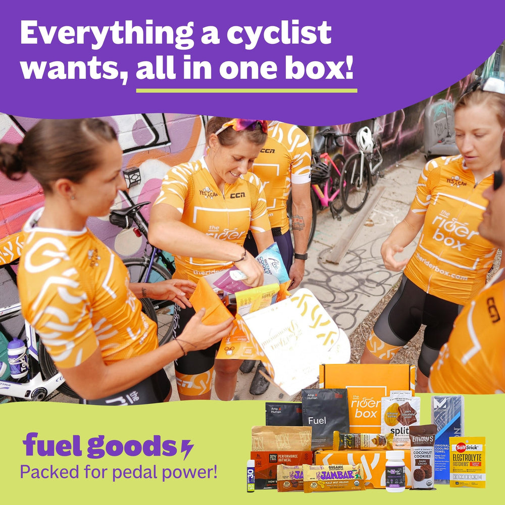 Fuel Goods RiderBox® comparación de tamaño con manos para escala práctica