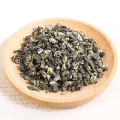 FullChea infusión verde claro en taza, sabor suave y limpio