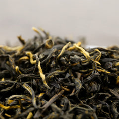 FullChea infusión en taza color caramelo que revela sabor afrutado
