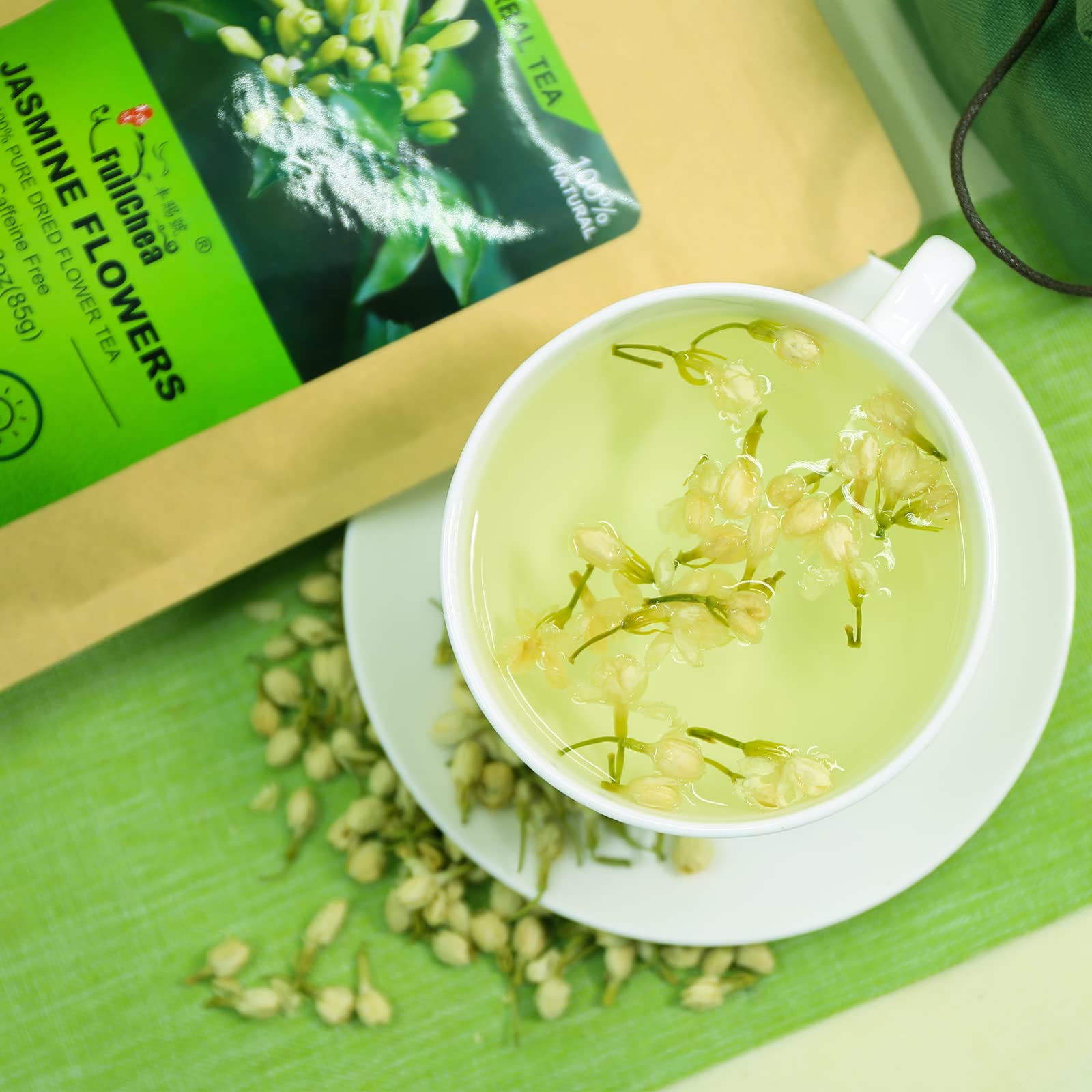 FullChea taza infusionando capullos de jazmín para té aromático