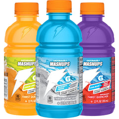 Persona sosteniendo botella Gatorade Mashups listo para beber durante ejercicio