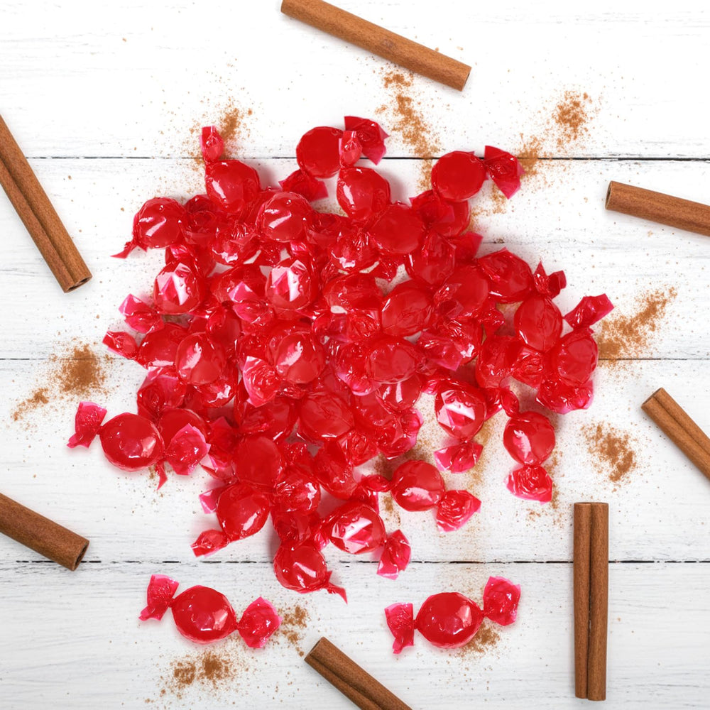 GEEOOLLAH Cinnamon Candy Discs en mesa festiva ideal para fiestas y eventos