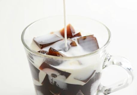 Generic gelatina de café servida en plato elegante, Generic beneficio presentación lista