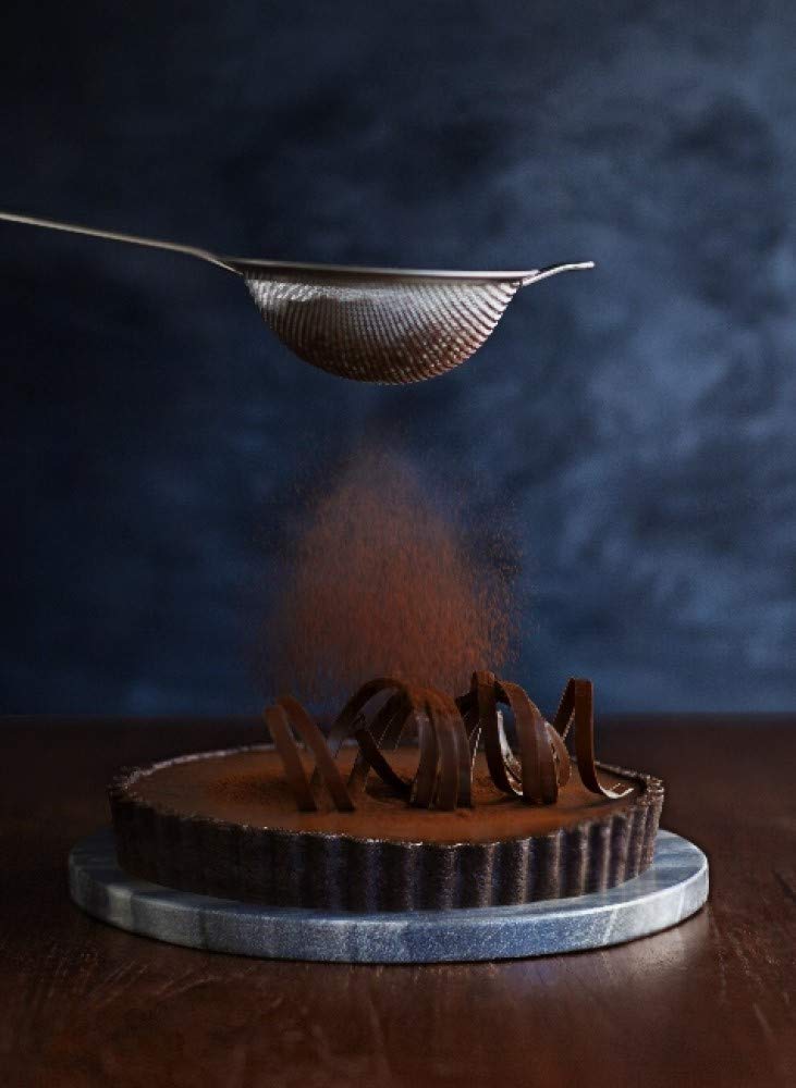Ghirardelli porción en una cuchara para comparar tamaño y rendimiento