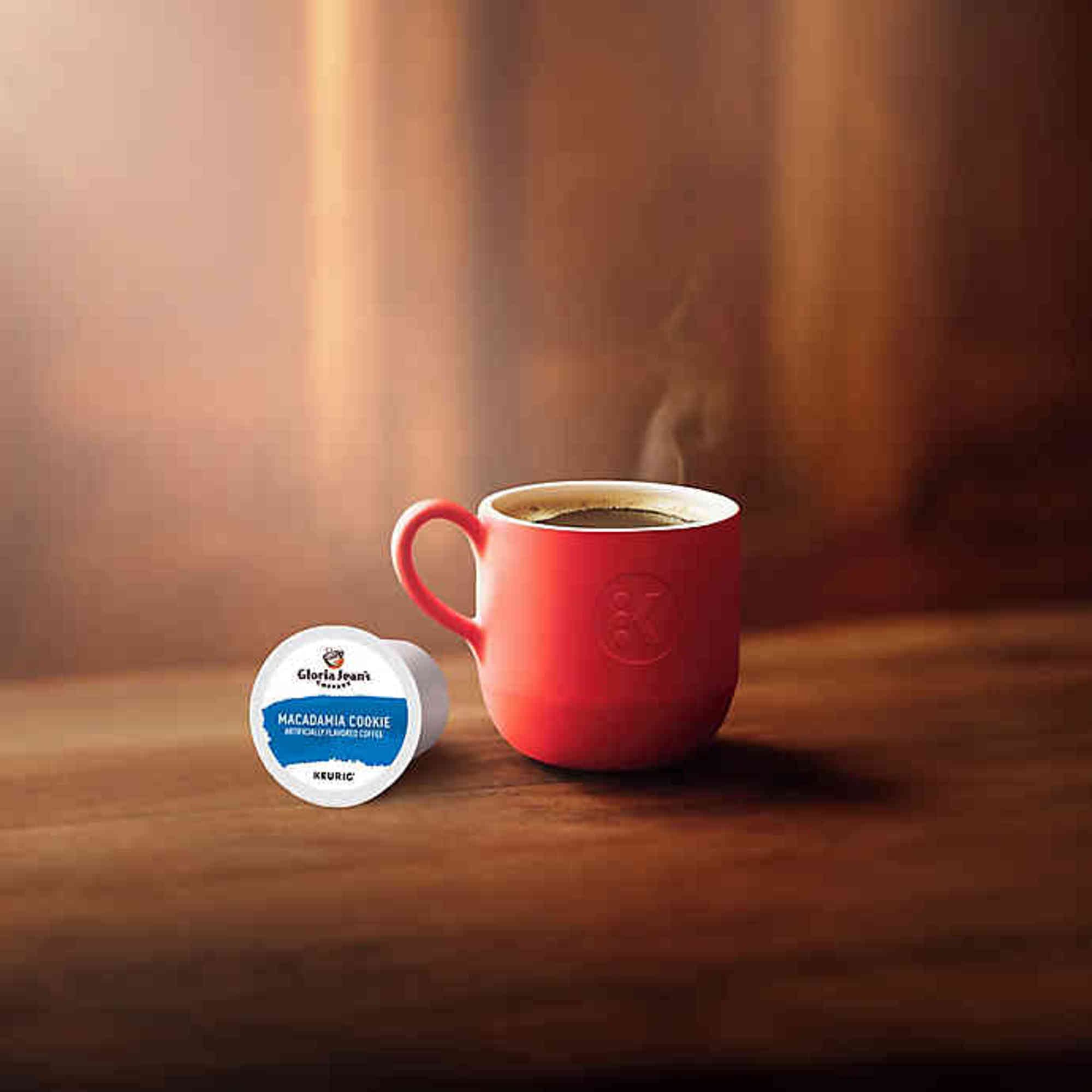 Gloria Jean's caja abierta con 96 cápsulas organizadas para almacenamiento