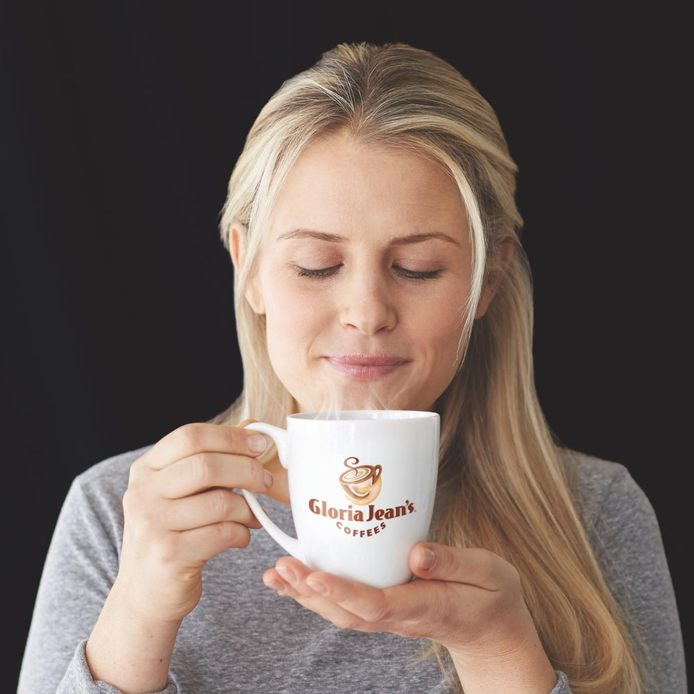 Gloria Jean's cápsula abierta con restos de café para mostrar fácil vaciado