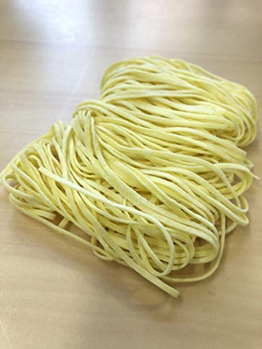 Gluten Free Meister bol de ramen servido con toppings, aspecto apetitoso