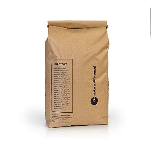 Granos enteros Gobena primer plano mostrando textura y calidad aromática del café