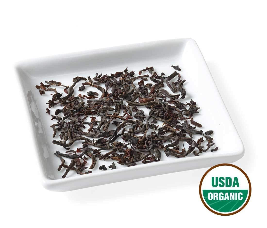 Golden Moon Tea desayuno en mesa con ambiente cálido y acogedor