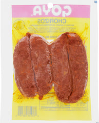 Goya chorizo ahumado en rodajas sobre tabla ideal para tapas y facilidad de servicio