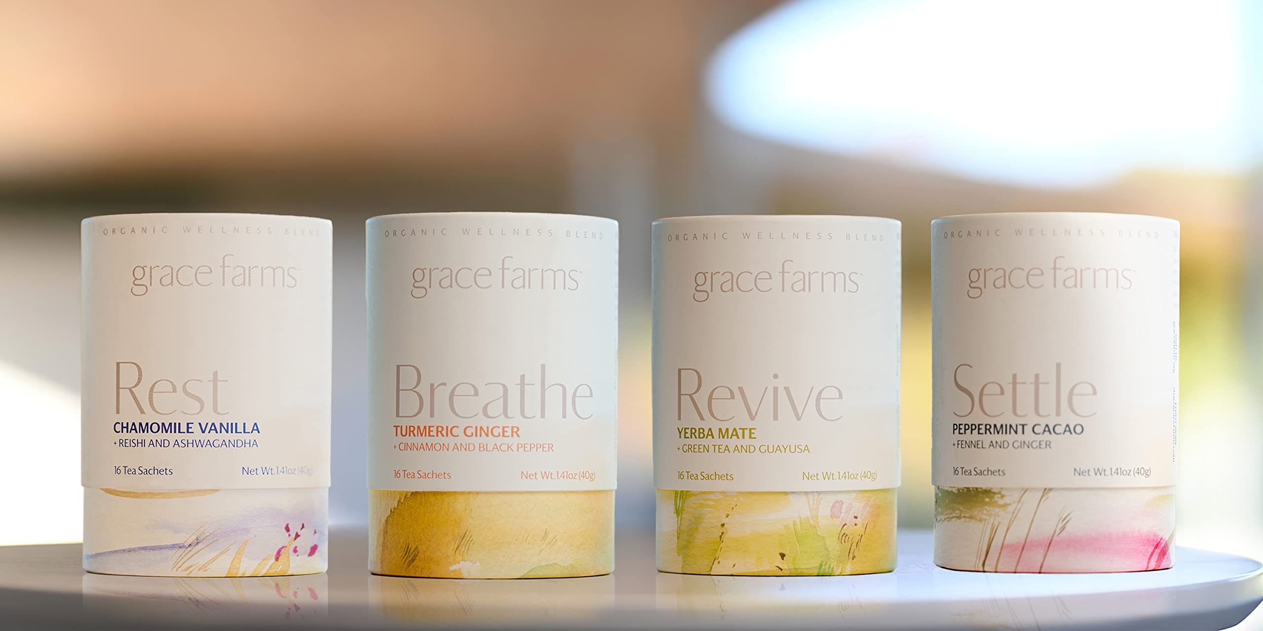 Grace Farms escena nocturna con taza en mesita para ritual de descanso