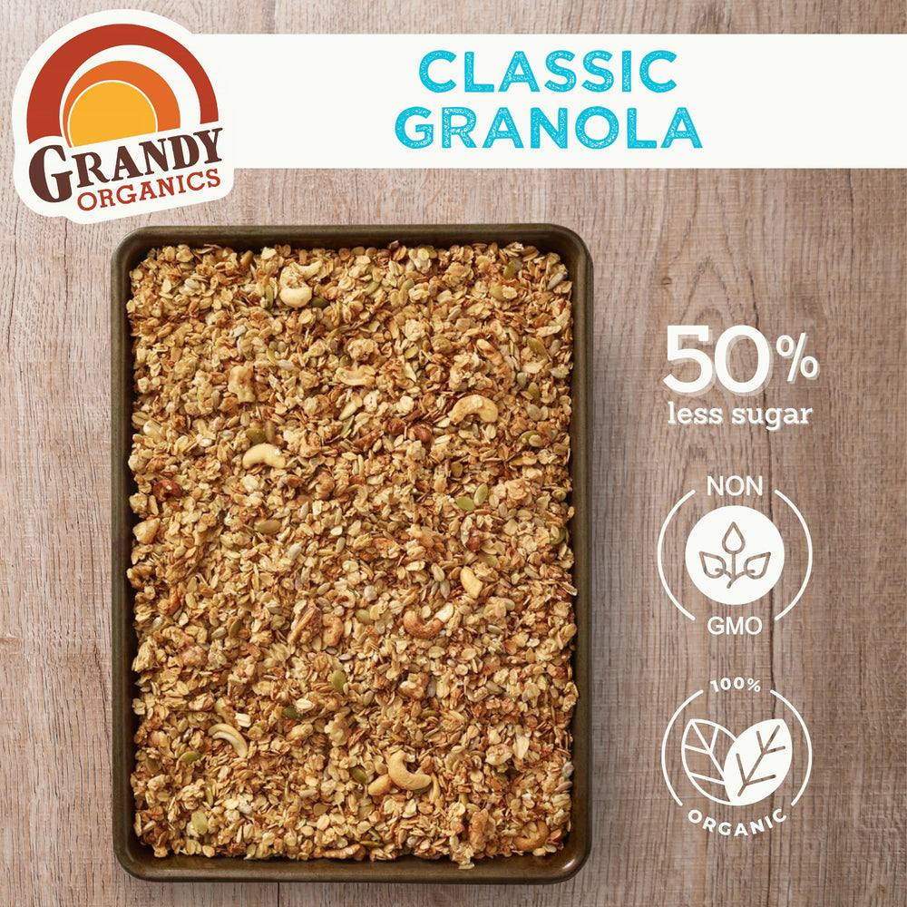 Grandy Organics granola en batido saludable señalando versatilidad de uso