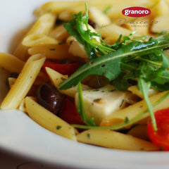 Granoro penne cocida al dente en plato listo para servir con salsa