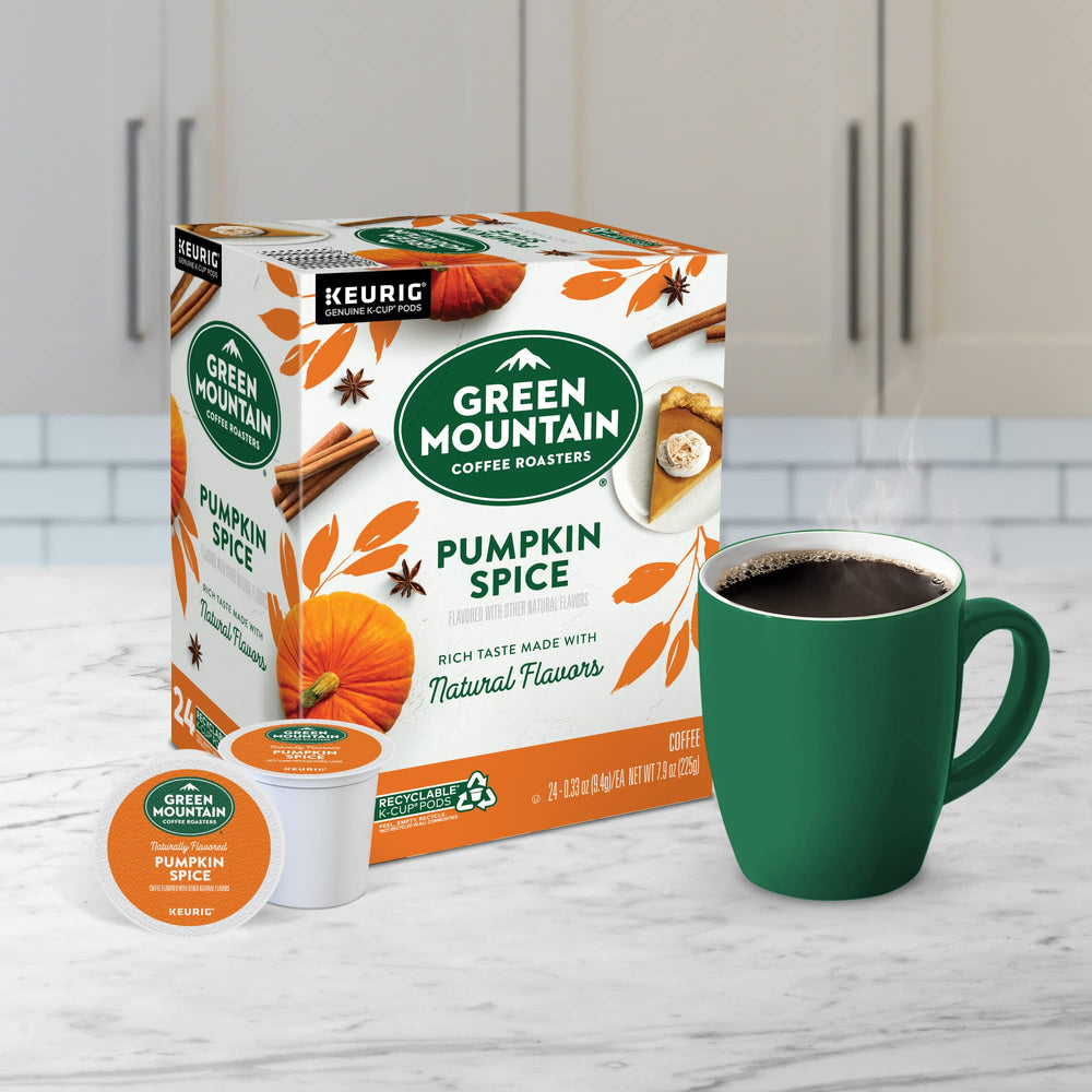 Green Mountain Coffee Roasters escena otoñal estilo de vida con taza y hojas secas