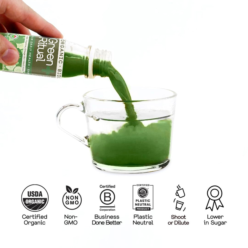GREENHOUSE JUICE CO. shot diluyéndose en un vaso, opción para beber como tónico